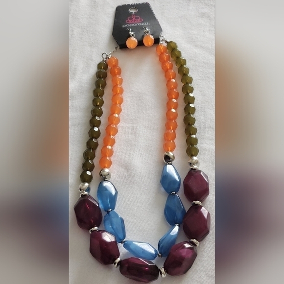 Multi color necklace set - Picture 3 of 3